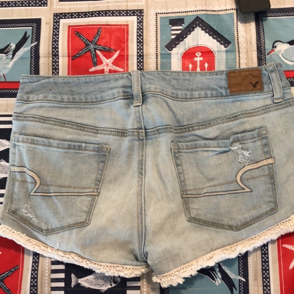 Short shorts - Picture 3 of 6